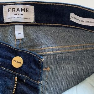 FRAME LE Skinny De Jeanne Size 26 NWOT